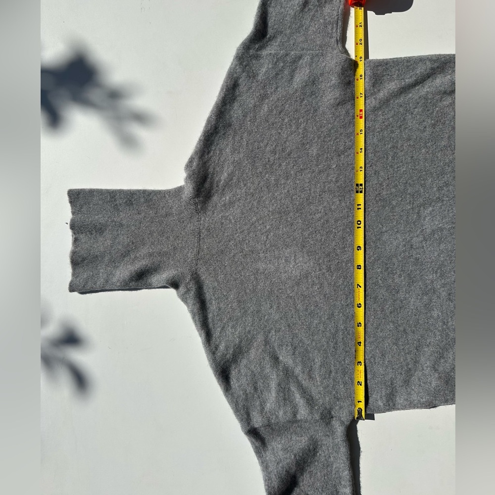 EUC Nordstrom 100% Cashmere Women's Gray Turtleneck Sweater, M - Picture 5 of 12